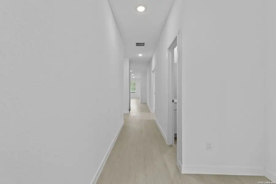 Spacious, unfurnished interior of a new home in Brookmill, San Antonio (Image 27).
