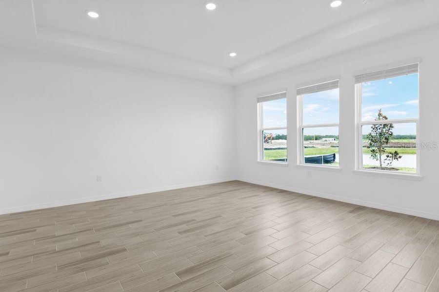 Spacious, unfurnished interior of a new home in Ardisia Park, New Smyrna Beach (Image 20).