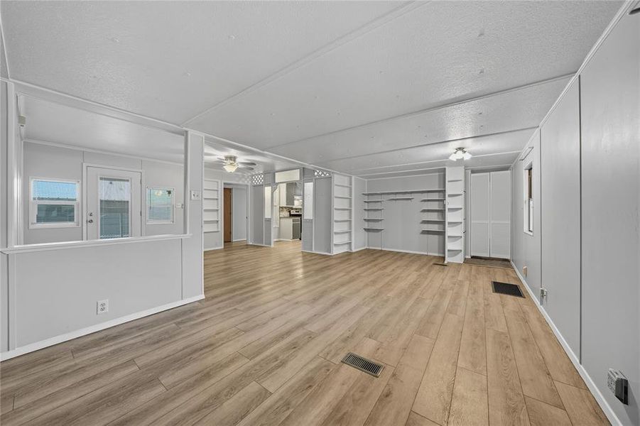 Spacious, unfurnished interior of a new home in , Mabank (Image 8). Spacious, unfurnished interior of a new home in , Mabank (Image 8).