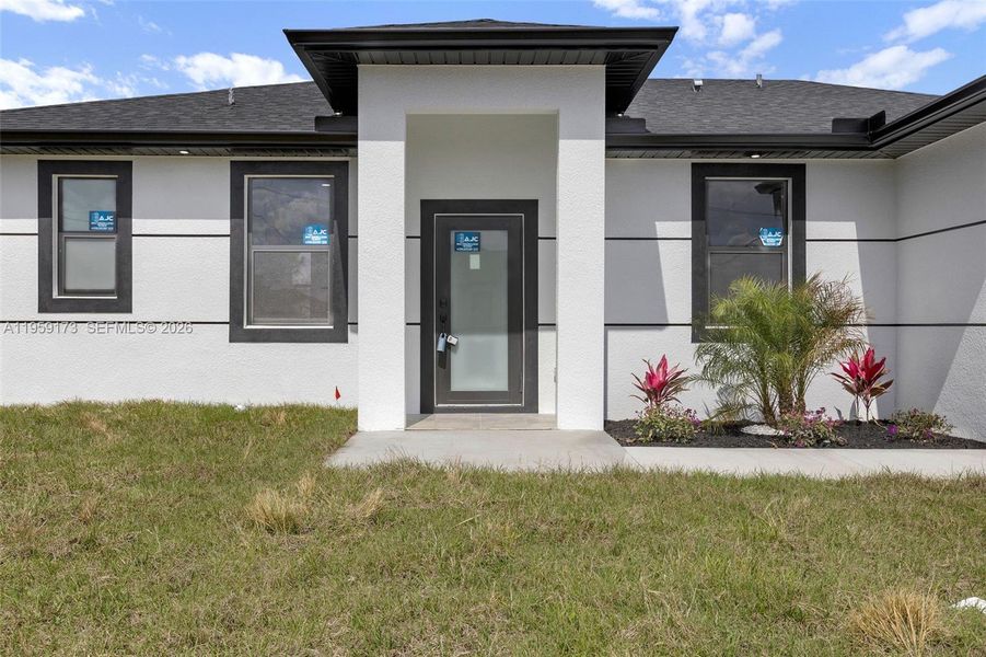 Exterior details and patio area of a home in , Lehigh Acres (Image 4).