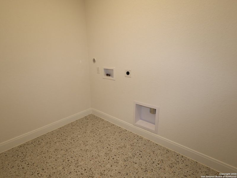 Spacious, unfurnished interior of a new home in Everly Estates, San Antonio (Image 11).