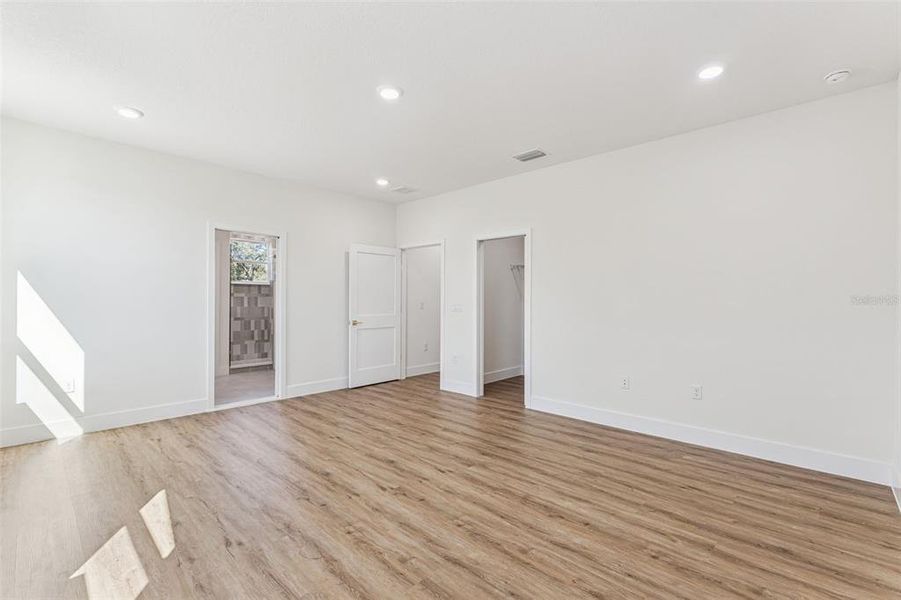 Spacious, unfurnished interior of a new home in , Belle Isle (Image 31).