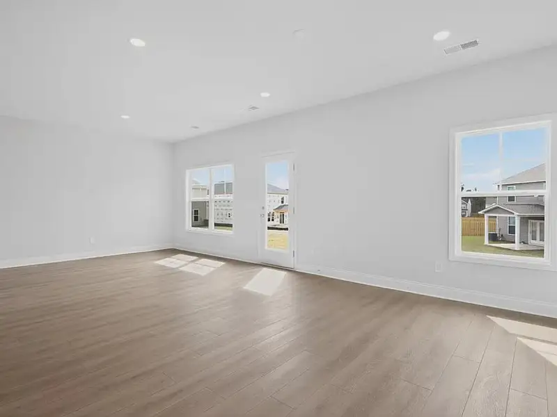 Spacious, unfurnished interior of a new home in Portrait Hills, Aiken (Image 8).