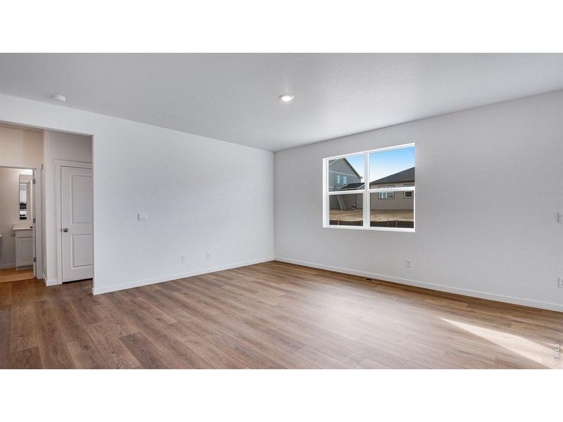 Spacious, unfurnished interior of a new home in Lakeside Canyon, Mead (Image 39). Spacious, unfurnished interior of a new home in Lakeside Canyon, Mead (Image 39).