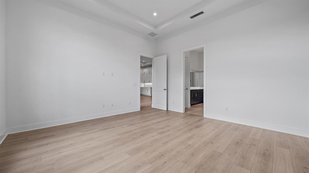 Spacious, unfurnished interior of a new home in , Palm Beach Gardens (Image 23).