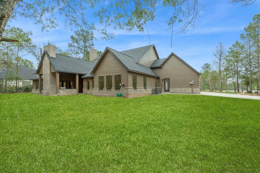 Exterior details and patio area of a home in , Montgomery (Image 25).