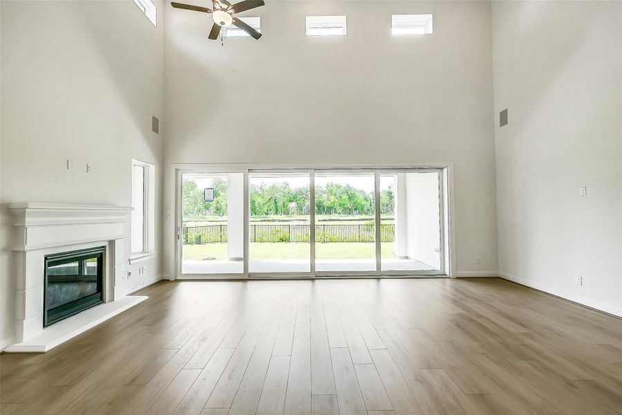 Spacious, unfurnished interior of a new home in Sienna 65', Missouri City (Image 37).