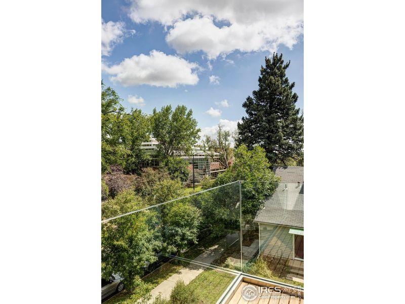 Image 33 of a home in .