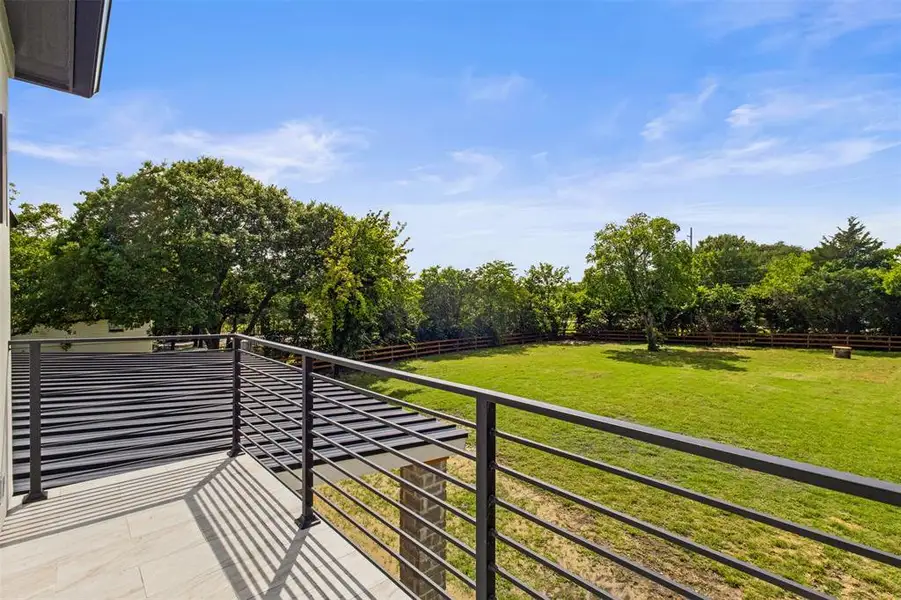 Exterior details and patio area of a home in , Rowlett (Image 4).