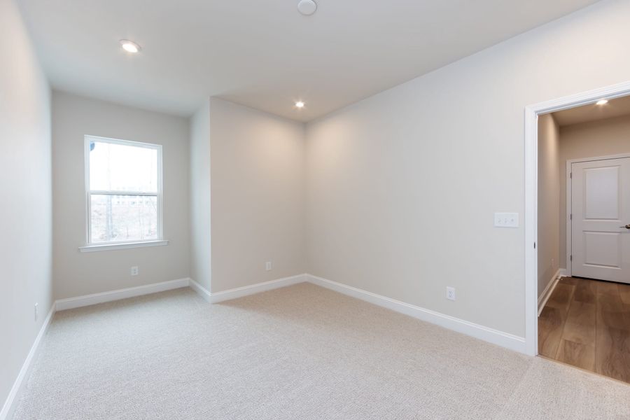 Spacious, unfurnished interior of a new home in Southbridge, Fort Mill (Image 42).