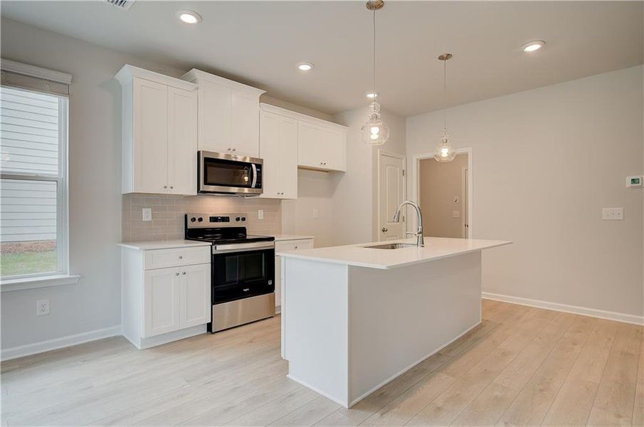 Furnished interior view inside a new home in Abbotts Crossing, Conyers (Image 7).