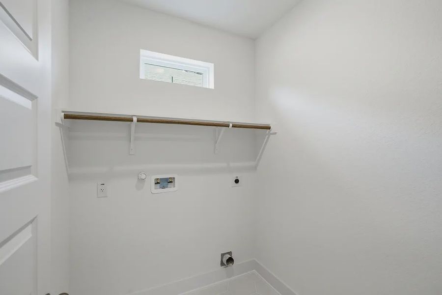 Spacious, unfurnished interior of a new home in Stillwater Ranch, San Antonio (Image 37).
