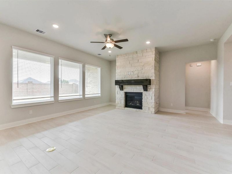 Spacious, unfurnished interior of a new home in Lago Mar, Texas City (Image 17). Spacious, unfurnished interior of a new home in Lago Mar, Texas City (Image 17).
