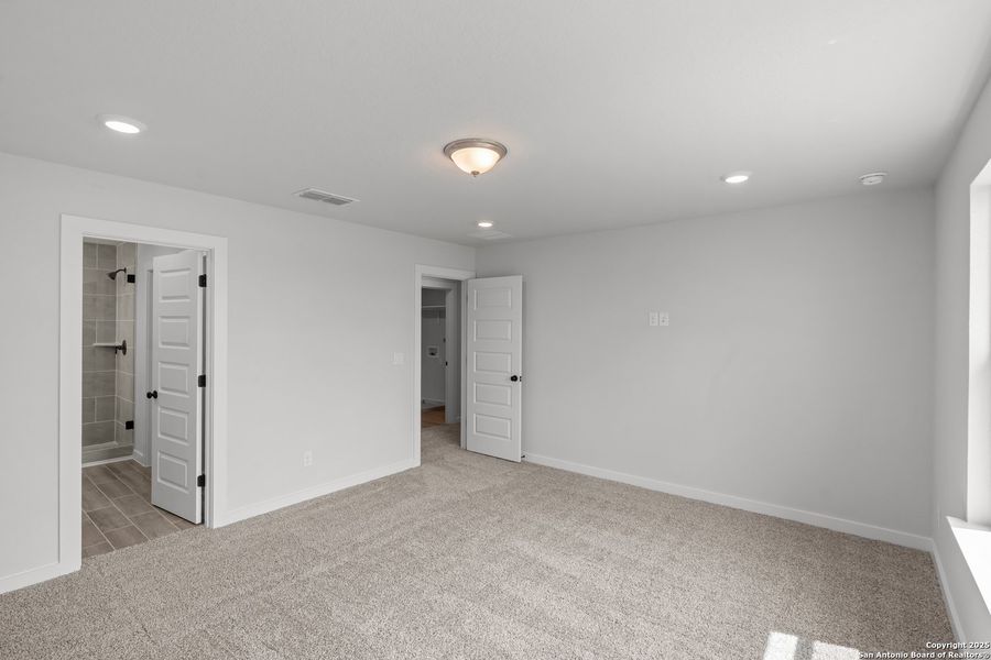 Spacious, unfurnished interior of a new home in Weltner Farms 50’s, New Braunfels (Image 27).