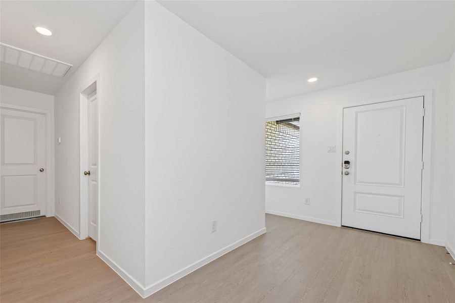 Spacious, unfurnished interior of a new home in , Houston (Image 27).
