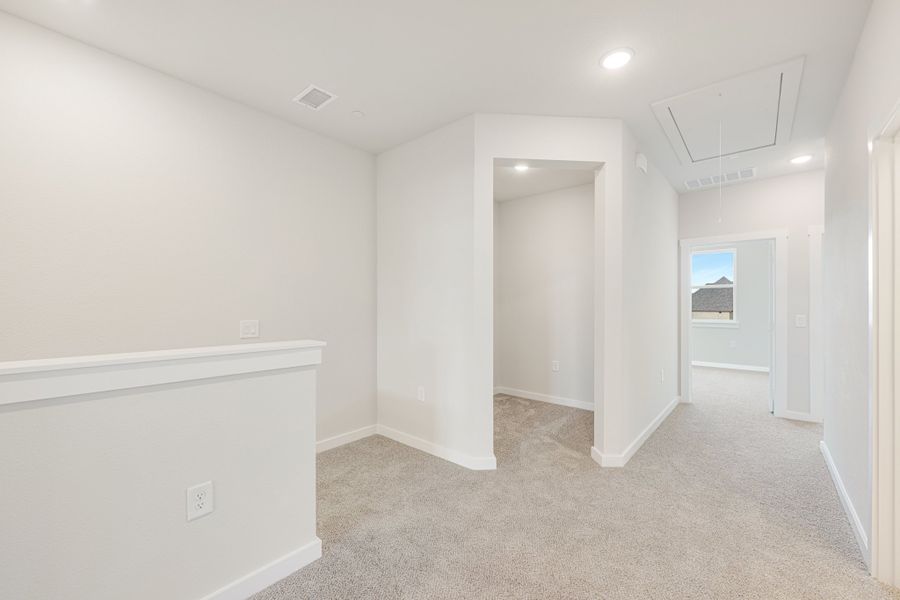 Spacious, unfurnished interior of a new home in Wildridge, Oak Point (Image 36). Spacious, unfurnished interior of a new home in Wildridge, Oak Point (Image 36).