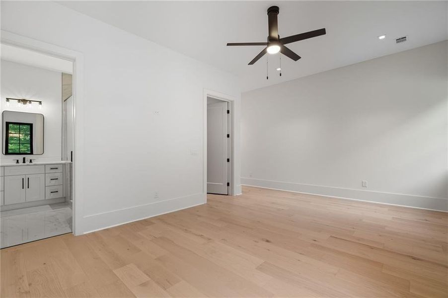 Spacious, unfurnished interior of a new home in , Alpharetta (Image 85).