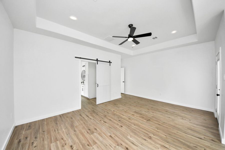 Spacious, unfurnished interior of a new home in , Houston (Image 29).