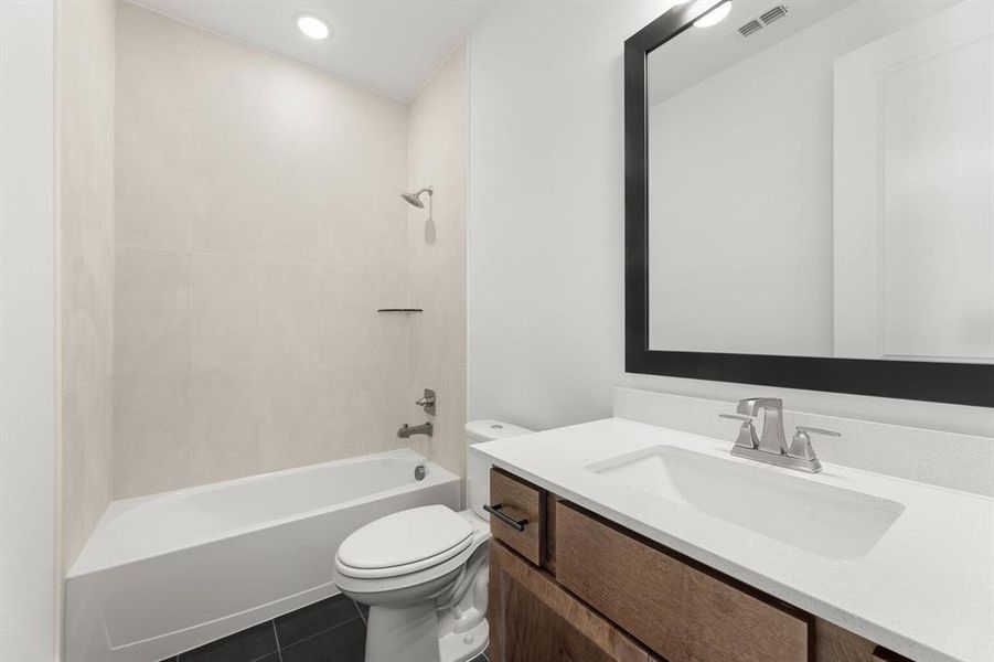 712 Hawthorn-Bathroom-1 712 Hawthorn-Bathroom-1
