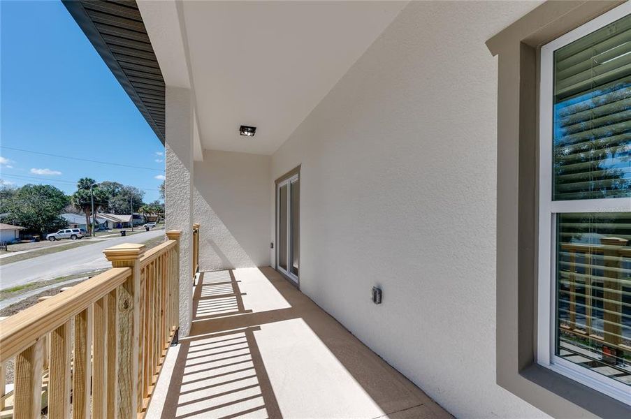 Exterior details and patio area of a home in , Orange City (Image 37).
