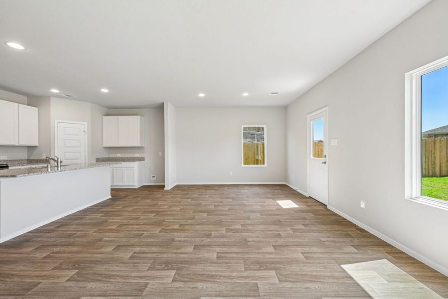 Spacious, unfurnished interior of a new home in Harrington Trails, New Caney (Image 17).