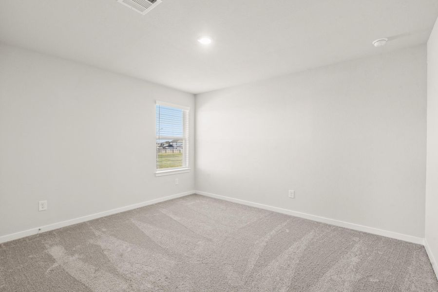 Spacious, unfurnished interior of a new home in Country Creek, Mont Belvieu (Image 22).