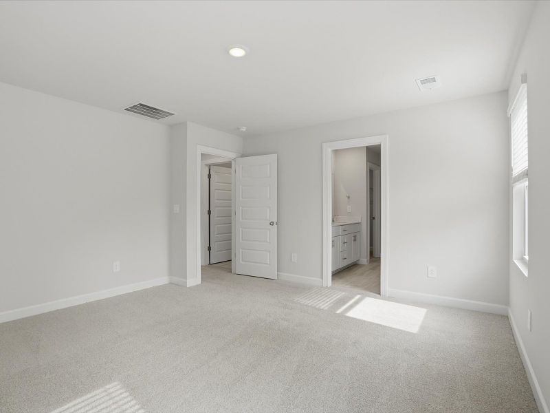 Spacious, unfurnished interior of a new home in Brayfield Manor - Heritage Collection, Wellford (Image 16).