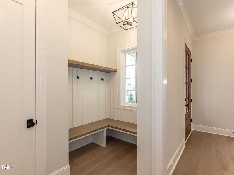 022-1280x960-mudroom