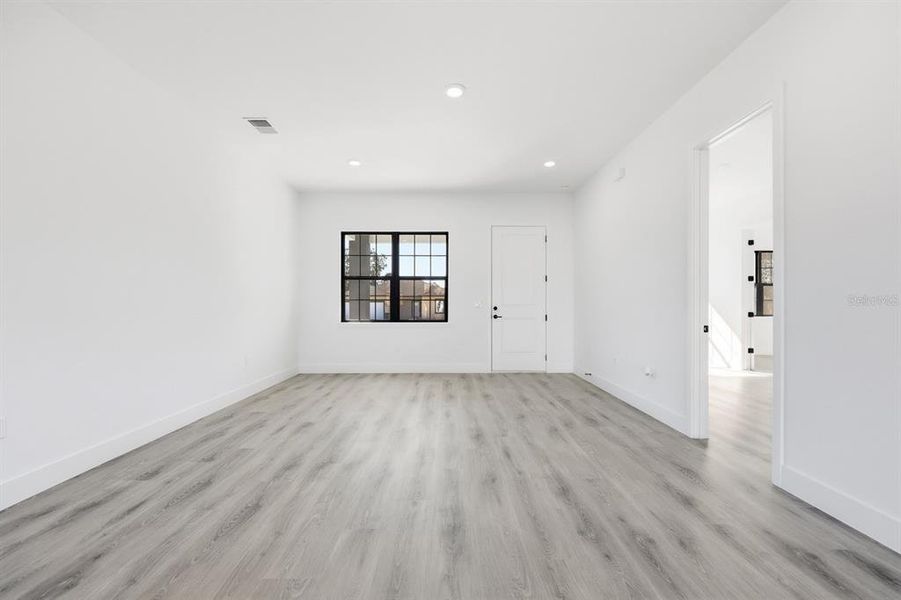 Spacious, unfurnished interior of a new home in , Ocala (Image 31).