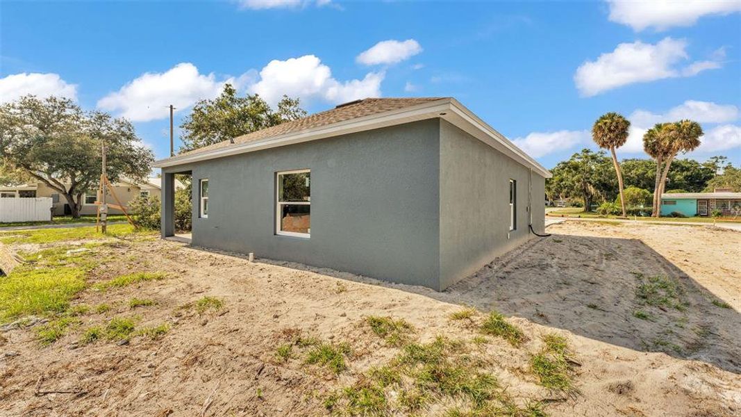Exterior details and patio area of a home in , Winter Haven (Image 16).