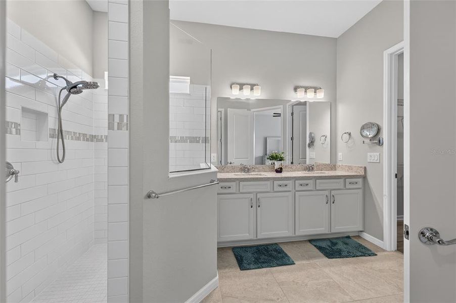 Furnished interior view inside a new home in , Ocala (Image 39).