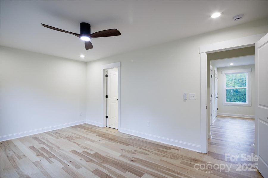 Spacious, unfurnished interior of a new home in , Davidson (Image 13).