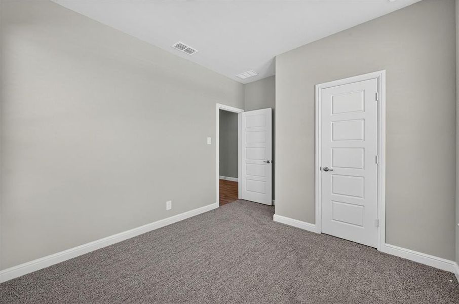 Spacious, unfurnished interior of a new home in , Justin (Image 25).