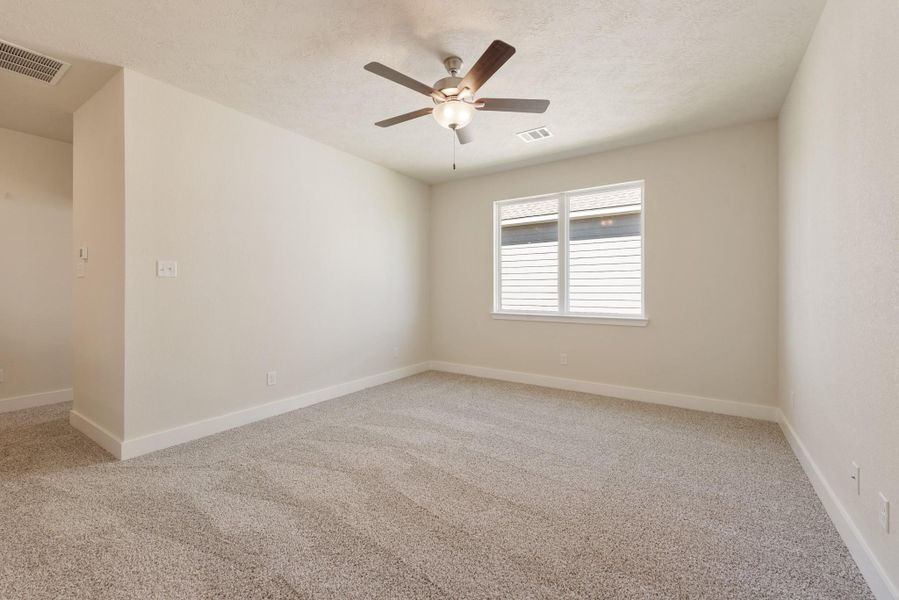 Spacious, unfurnished interior of a new home in , Brenham (Image 33).