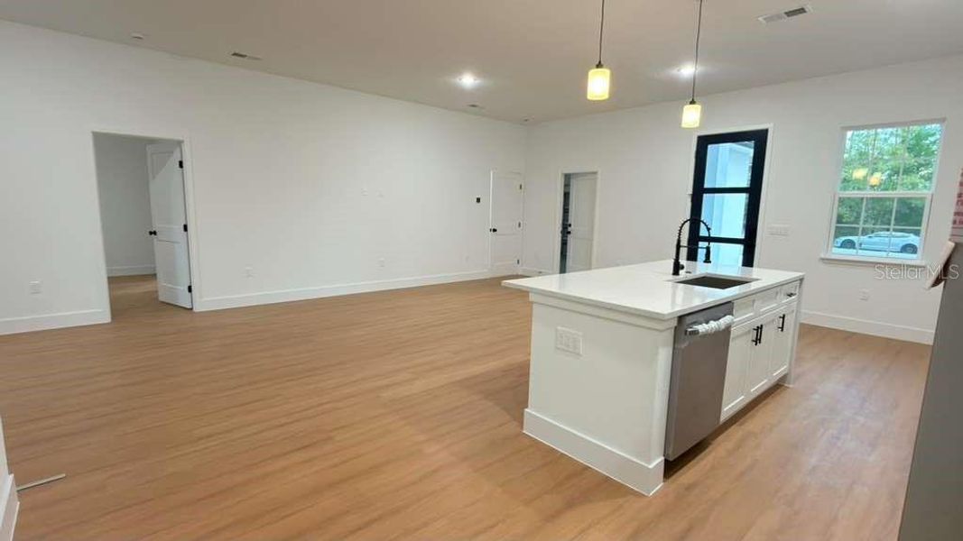 Spacious, unfurnished interior of a new home in , Citrus Springs (Image 24).