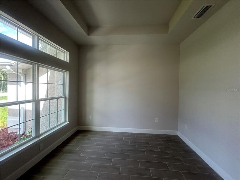 Spacious, unfurnished interior of a new home in Port Charlotte, Punta Gorda (Image 9).