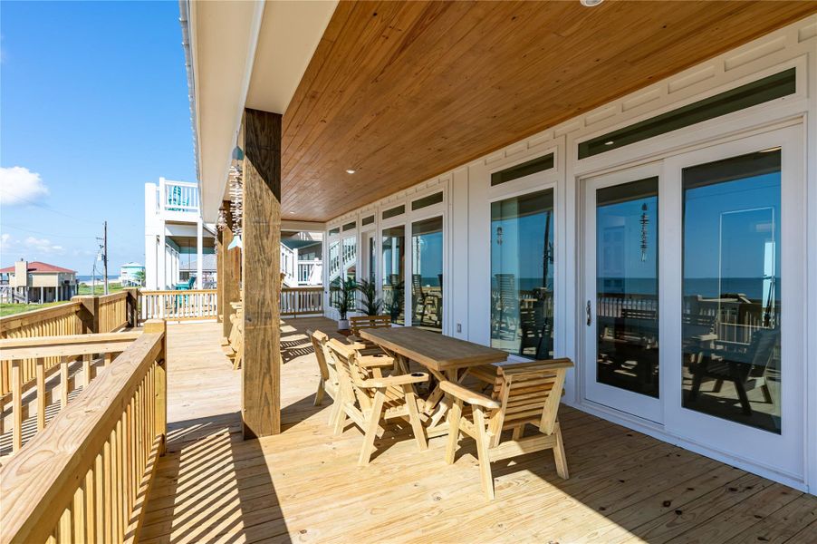 Exterior details and patio area of a home in , Bolivar Peninsula (Image 28).