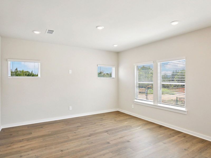 Spacious, unfurnished interior of a new home in Wyncliff, Clarksville (Image 7).