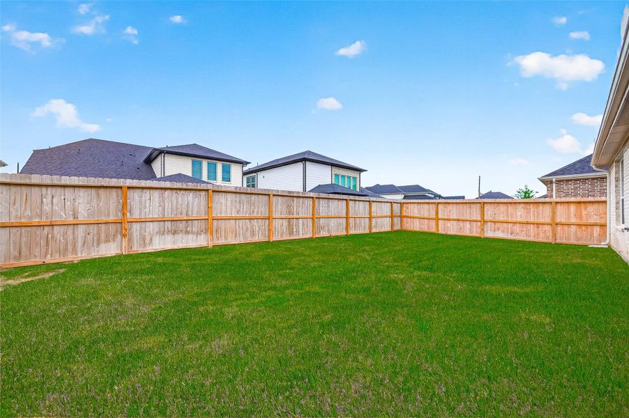 Exterior details and patio area of a home in Harvest Green, Richmond (Image 30).