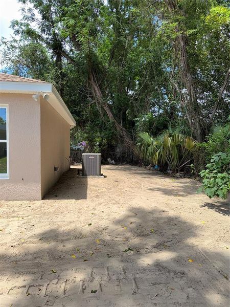 Exterior details and patio area of a home in , Ocala (Image 8).