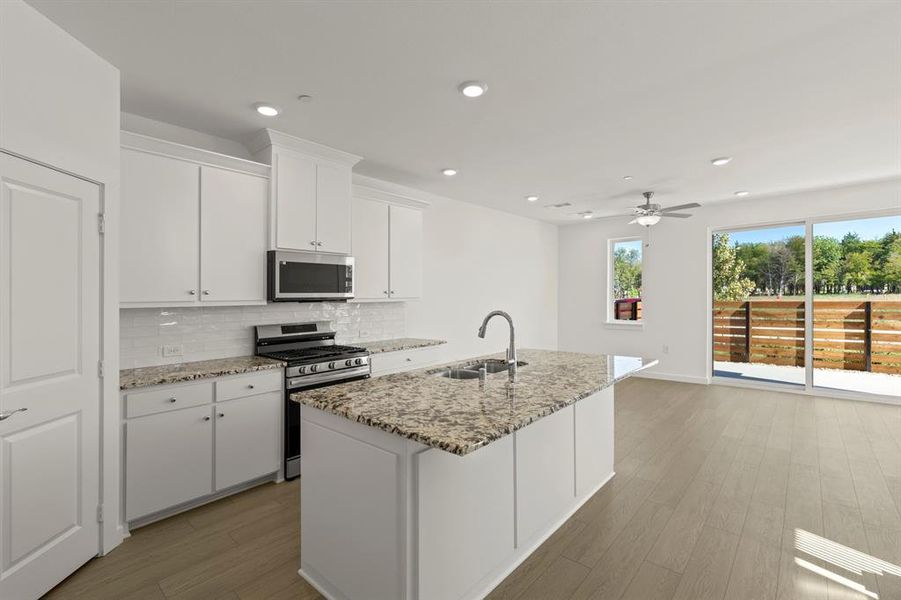 1827 Azalea_2282_Cypress II_Kitchen (3)