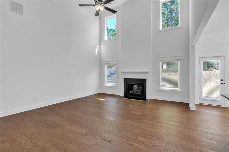 Spacious, unfurnished interior of a new home in Springside Reserve, Powder Springs (Image 27).