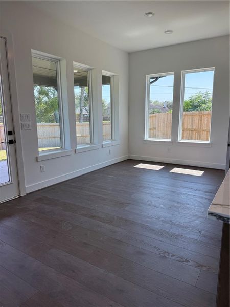 Spacious, unfurnished interior of a new home in Sienna Village of Anderson Springs 50', Missouri City (Image 31).