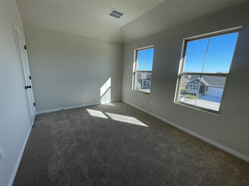Spacious, unfurnished interior of a new home in Covered Bridge, Hutto (Image 8).
