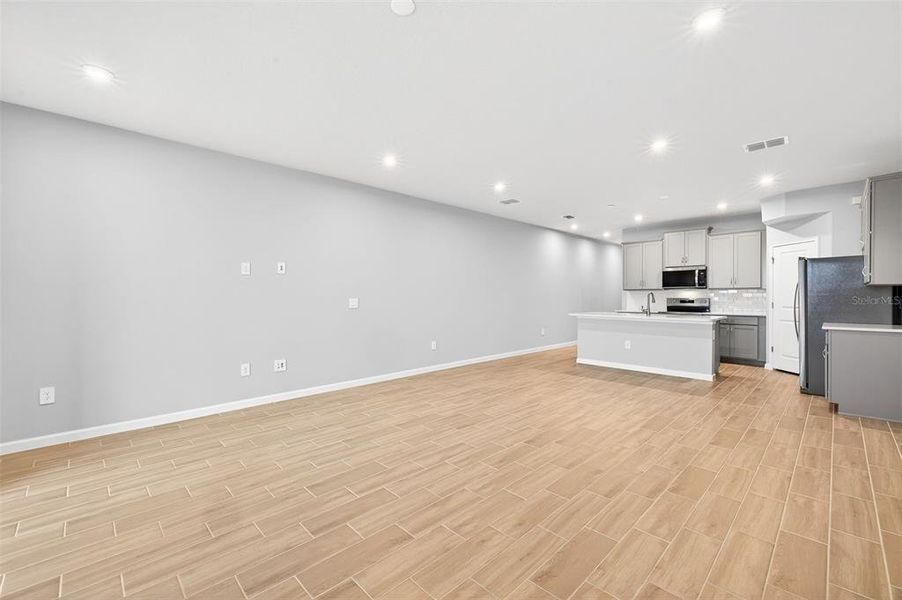 Spacious, unfurnished interior of a new home in Crosswind Ranch, Parrish (Image 25).
