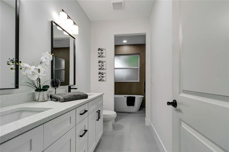 Furnished interior view inside a new home in , Plant City (Image 18).