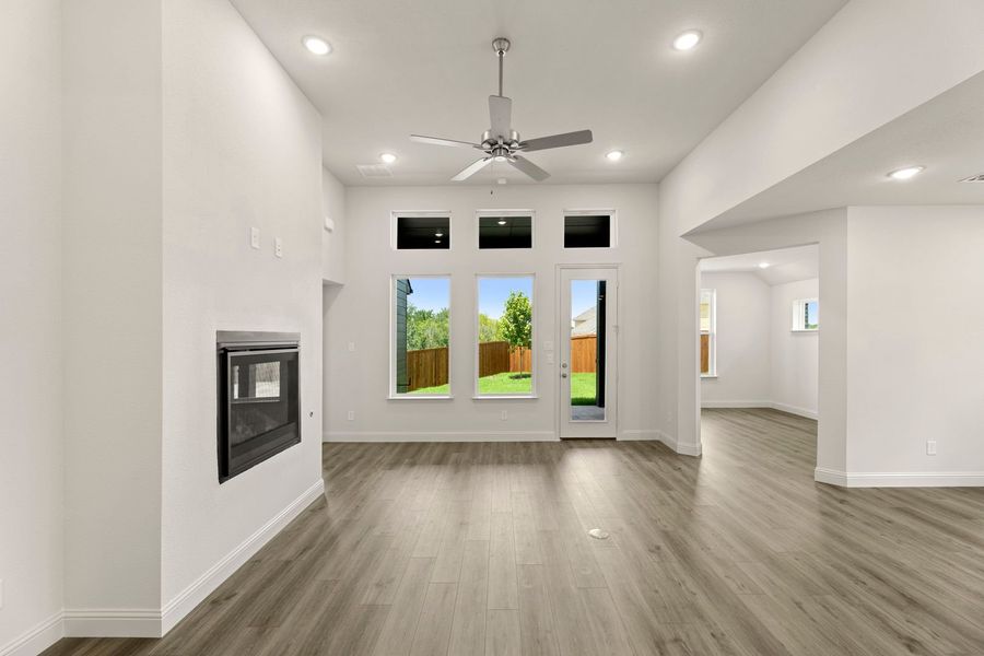 Spacious, unfurnished interior of a new home in Creekside, Royse City (Image 21).