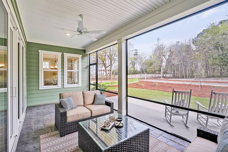 Lumina Island, Screened Loggia