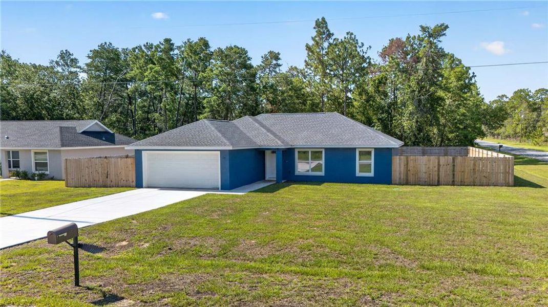 Exterior details and patio area of a home in , Ocklawaha (Image 26).