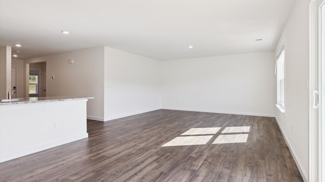 Spacious, unfurnished interior of a new home in Emory Creek, Harriman (Image 12).